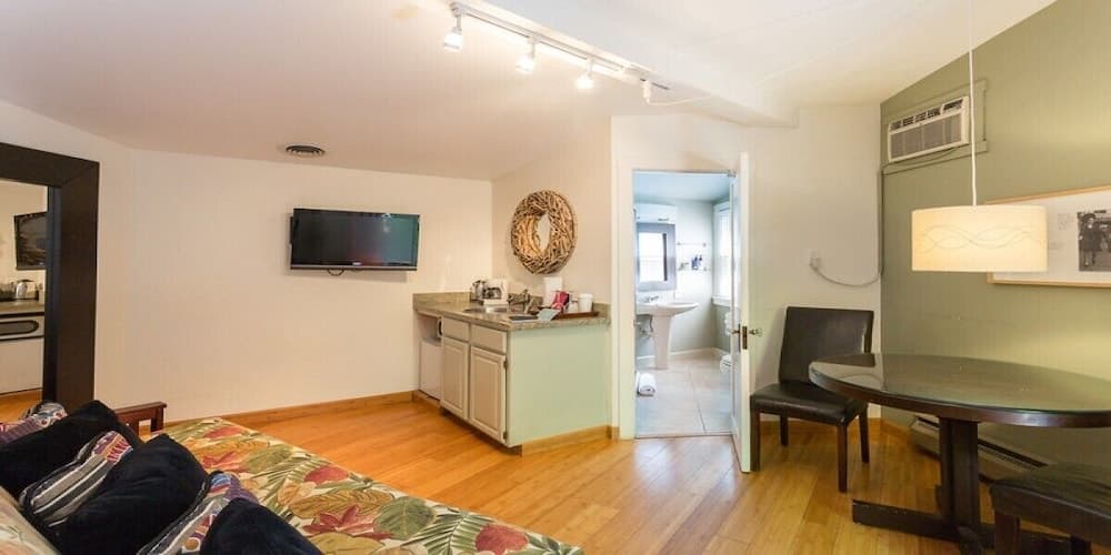 Panama Hotel and Suites