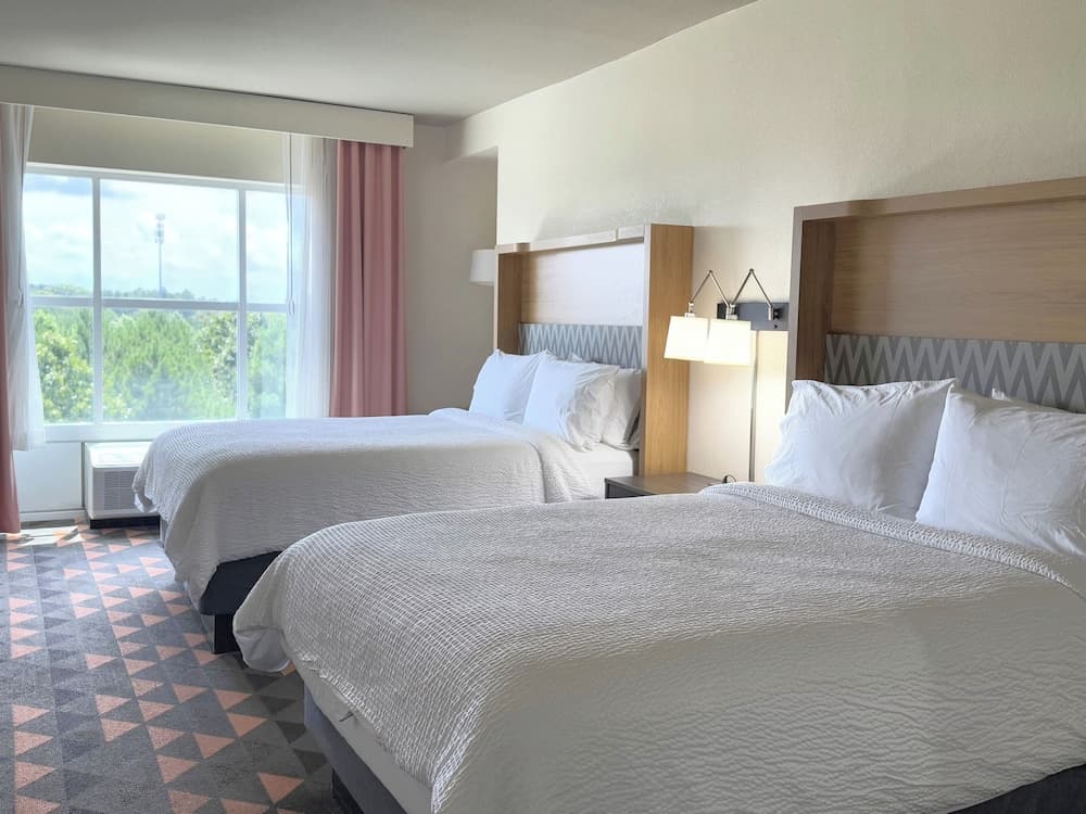 Holiday Inn & Suites - Fayetteville W-Fort Bragg Area by IHG