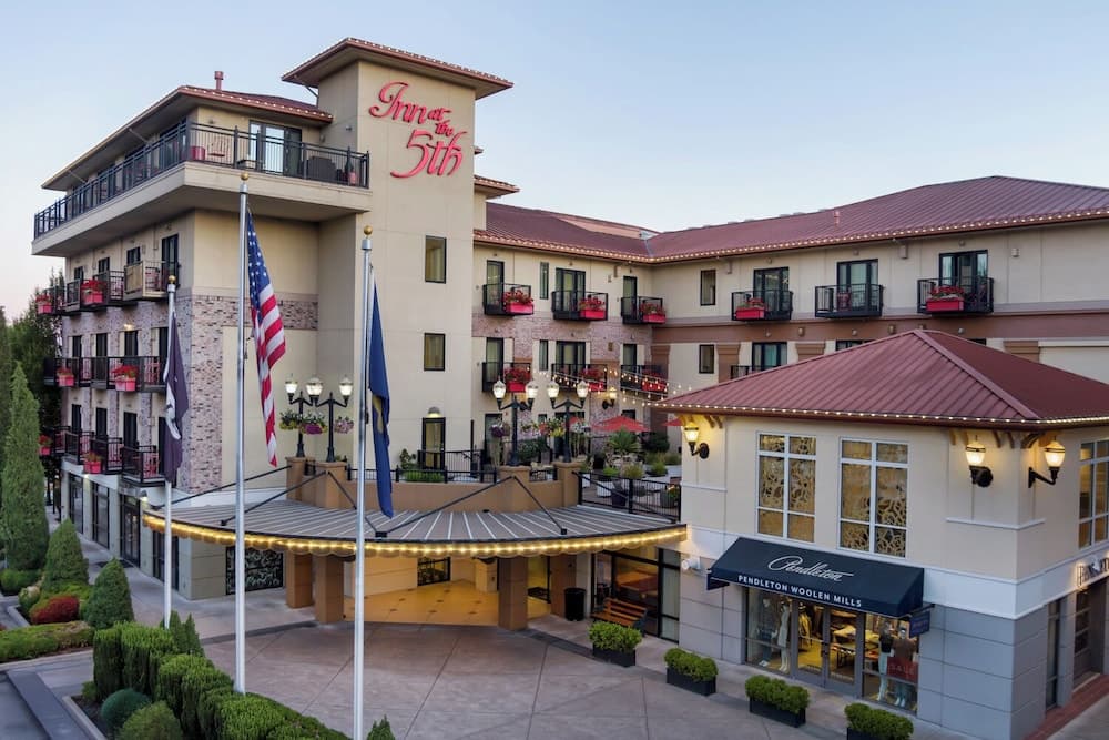 Inn at the 5th