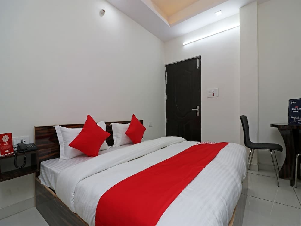 OYO 22605 Hotel Redstone