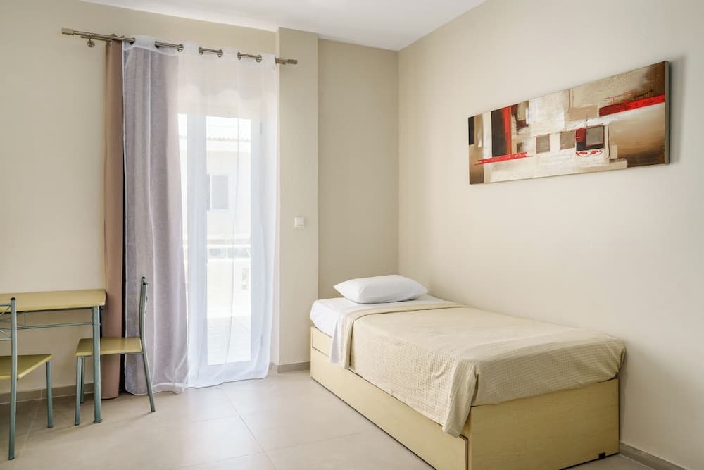 Axos Hotel