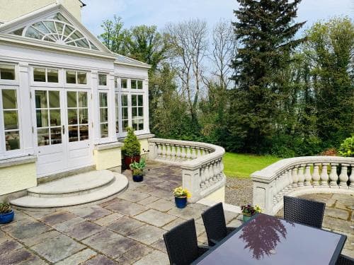 Larchmount House