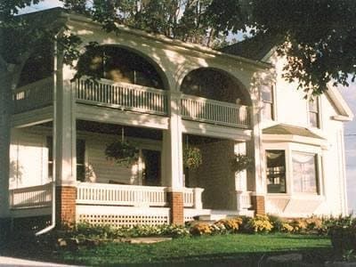 White Pillars Lodging