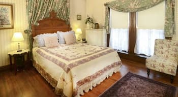 The Candlelight Inn