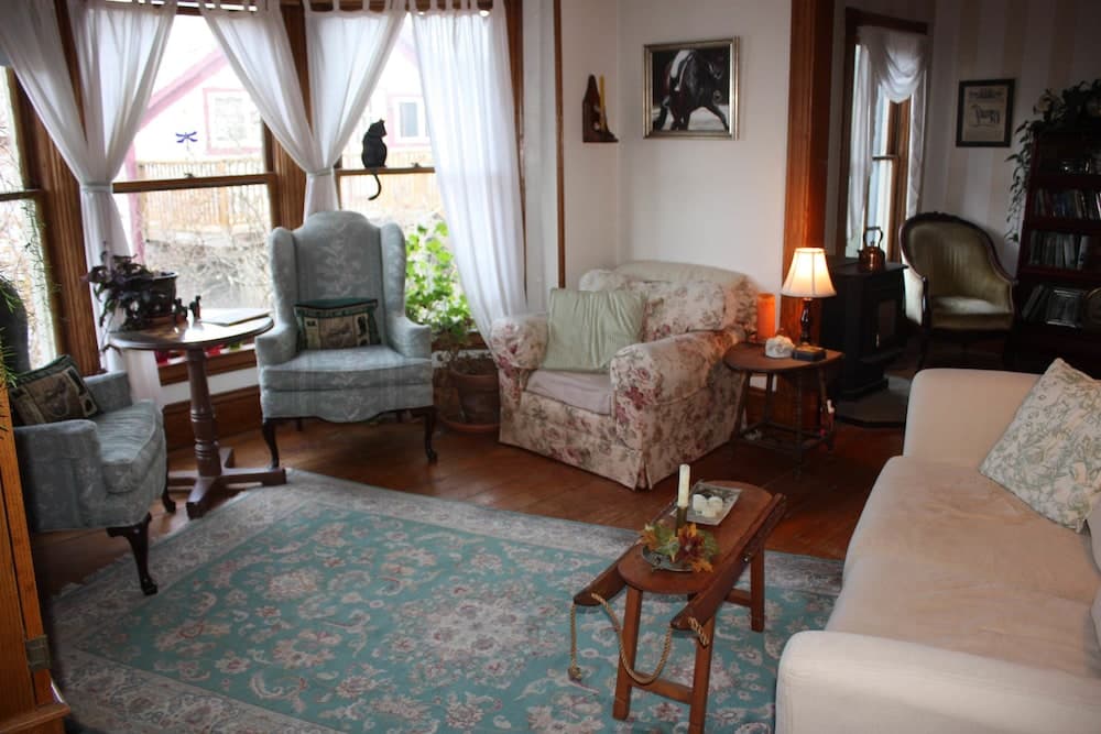 Rose Arbour Bed & Breakfast