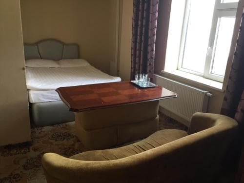 Era Hotel