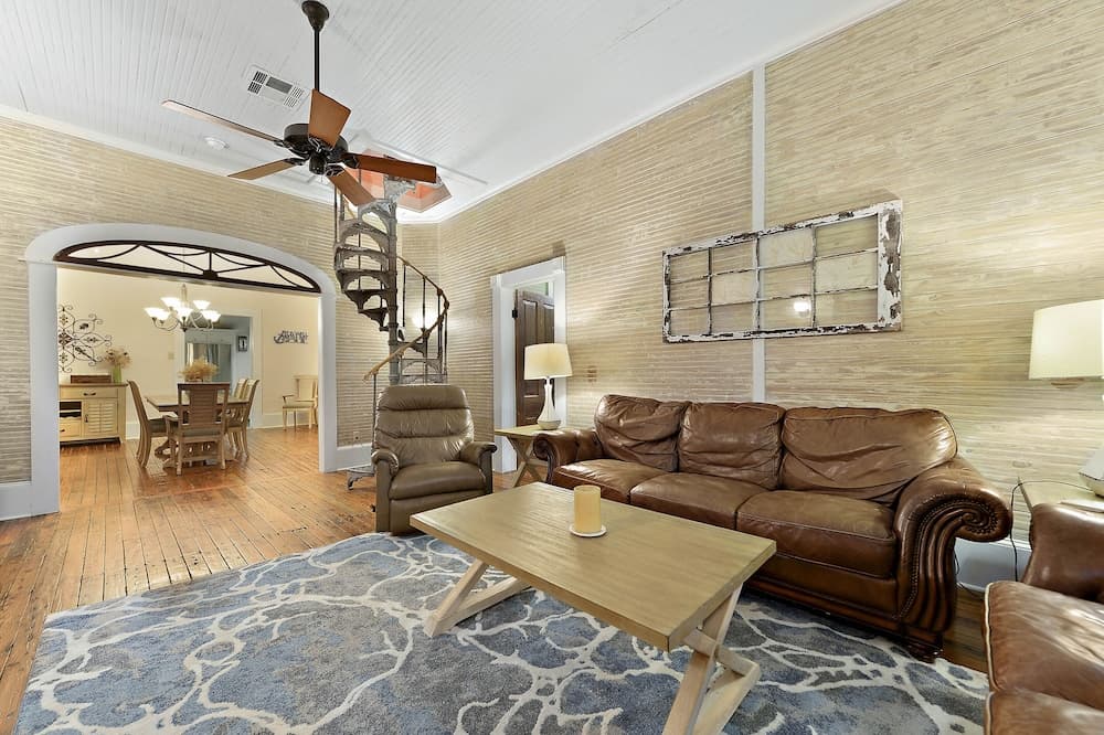 Carroll House Bed & Breakfast