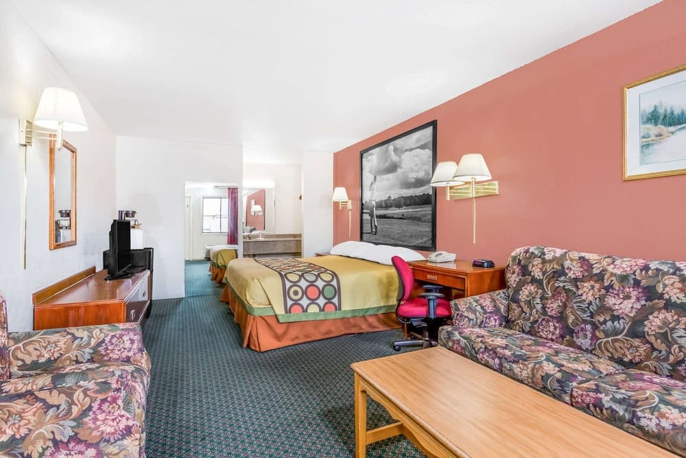 Super 8 by Wyndham Santee