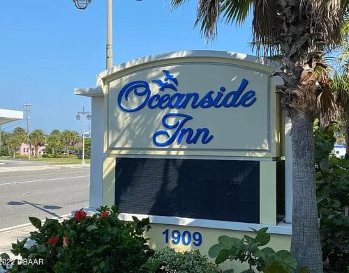 Oceanside inn Daytona Beach right on the sand#711