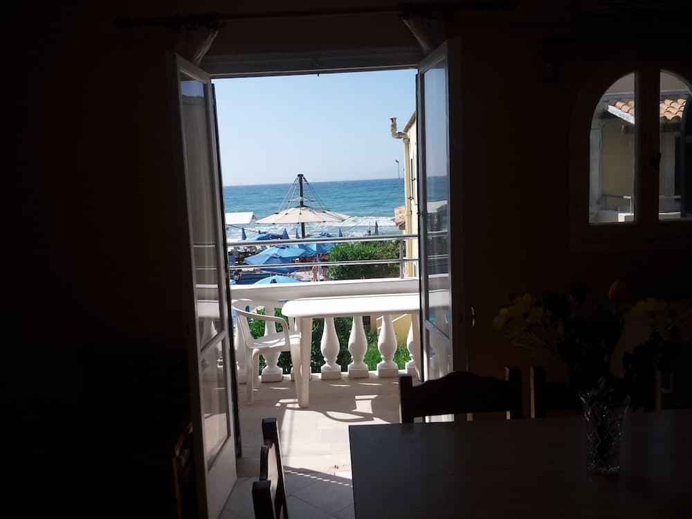 Beachfront Salvanos