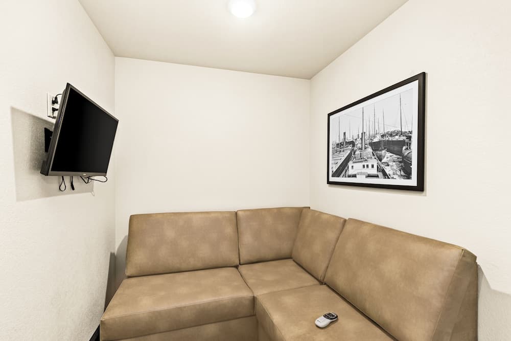 Cobblestone Hotel & Suites - Two Rivers