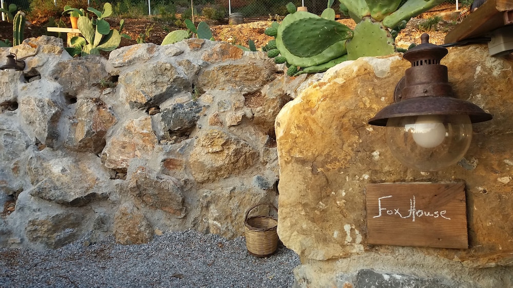 Evia FoxHouse