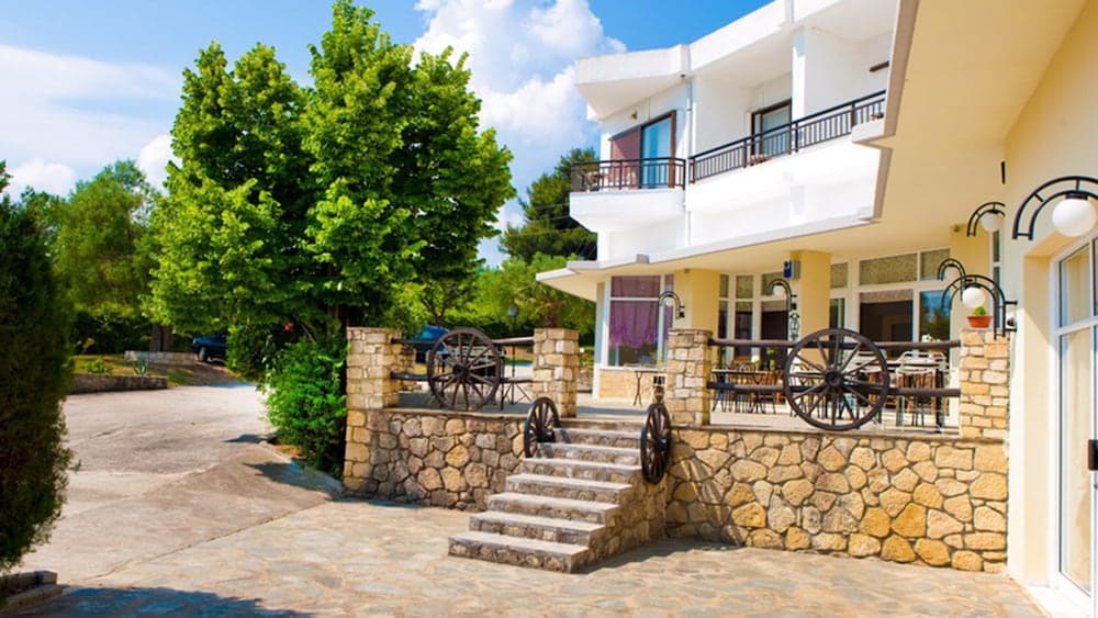 Pashos Hotel