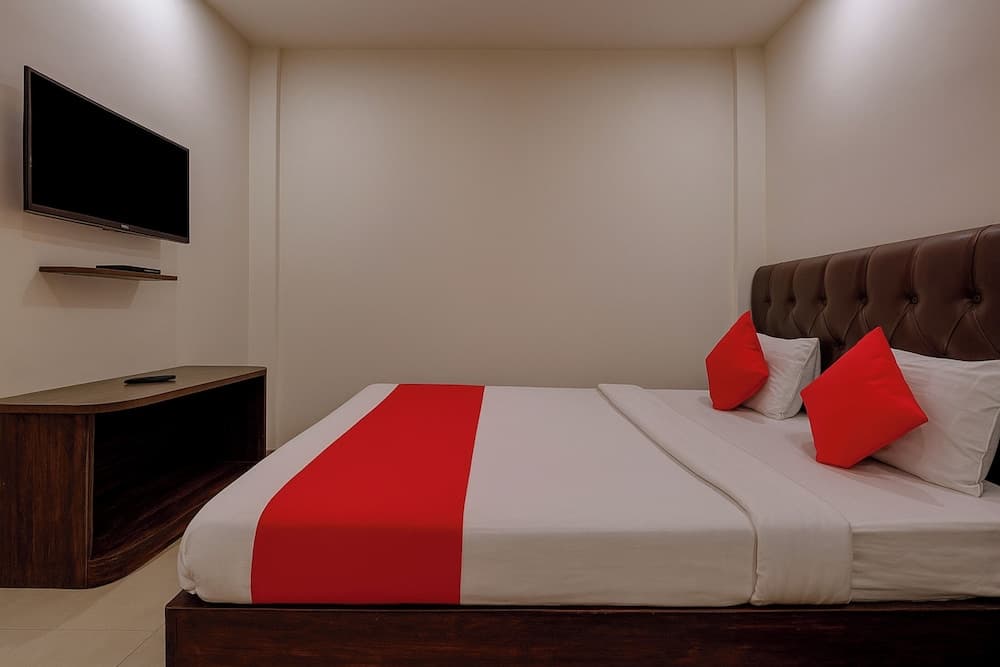 HOTEL Tralveller In LUCKNOW