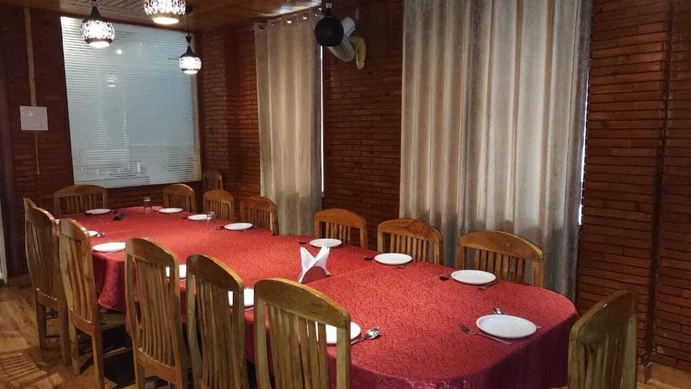 Mahesh Hotel & Restaurant