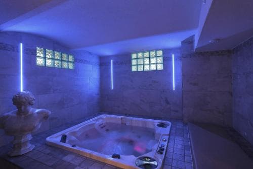 Hotel Subterra