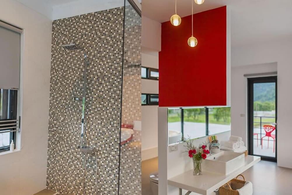 Lakeshining