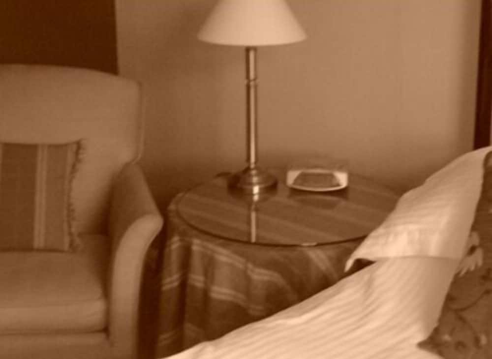 Falcon Hotel