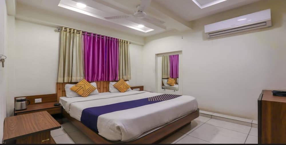 Everest Hotel