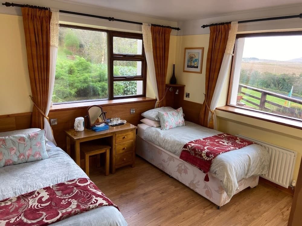 Kylemore Pass Hotel
