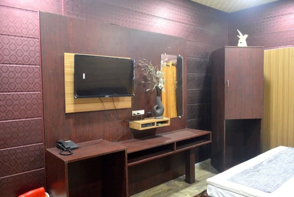 Goroomgo Imperial Jabalpur
