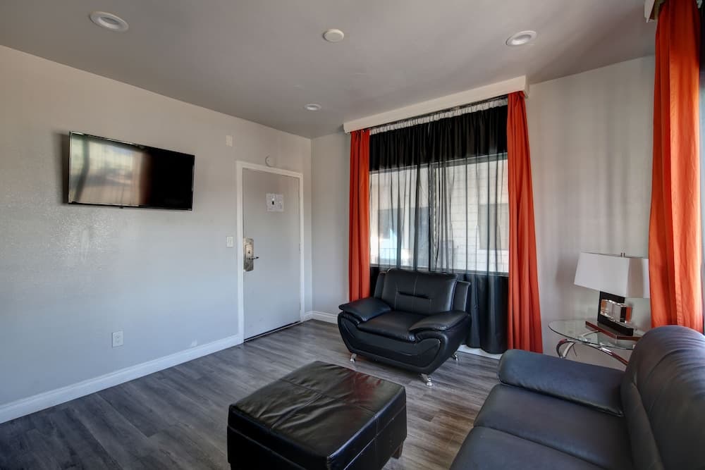 Tradewinds All Suite Hotel