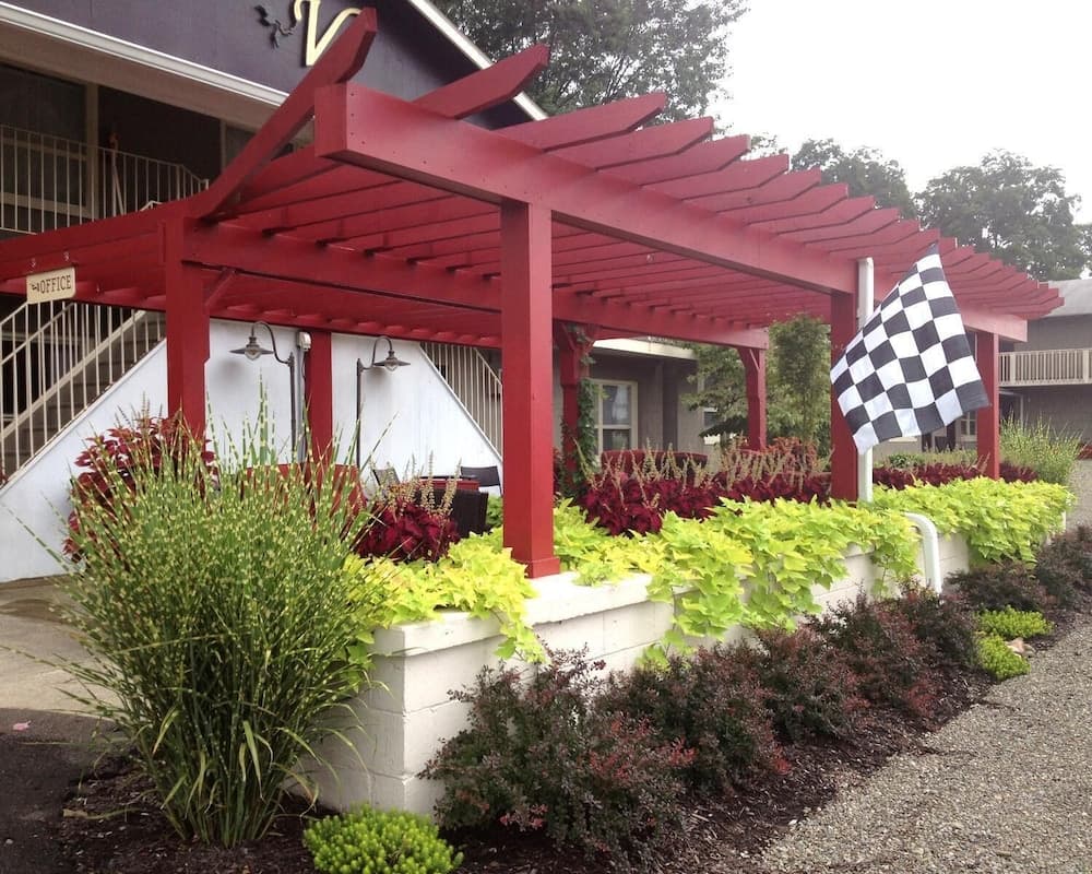 Vinehurst Inn & Suites