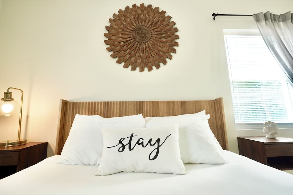 SōLE #3-2BD 2BTH-1250sqft-Riverview-Quite