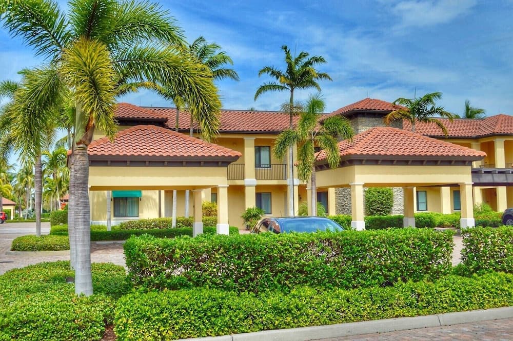 Naples Bay Resort