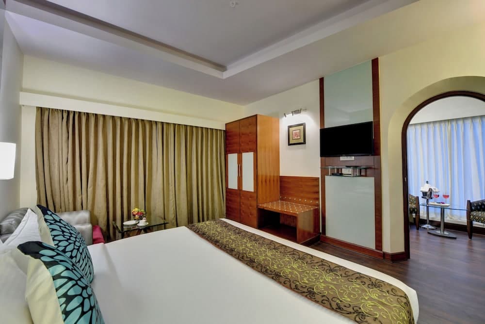 THE LUXANT HOTEL