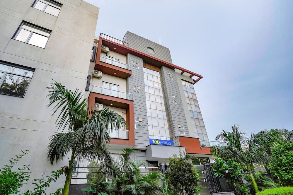 Fabhotel 17 Suites