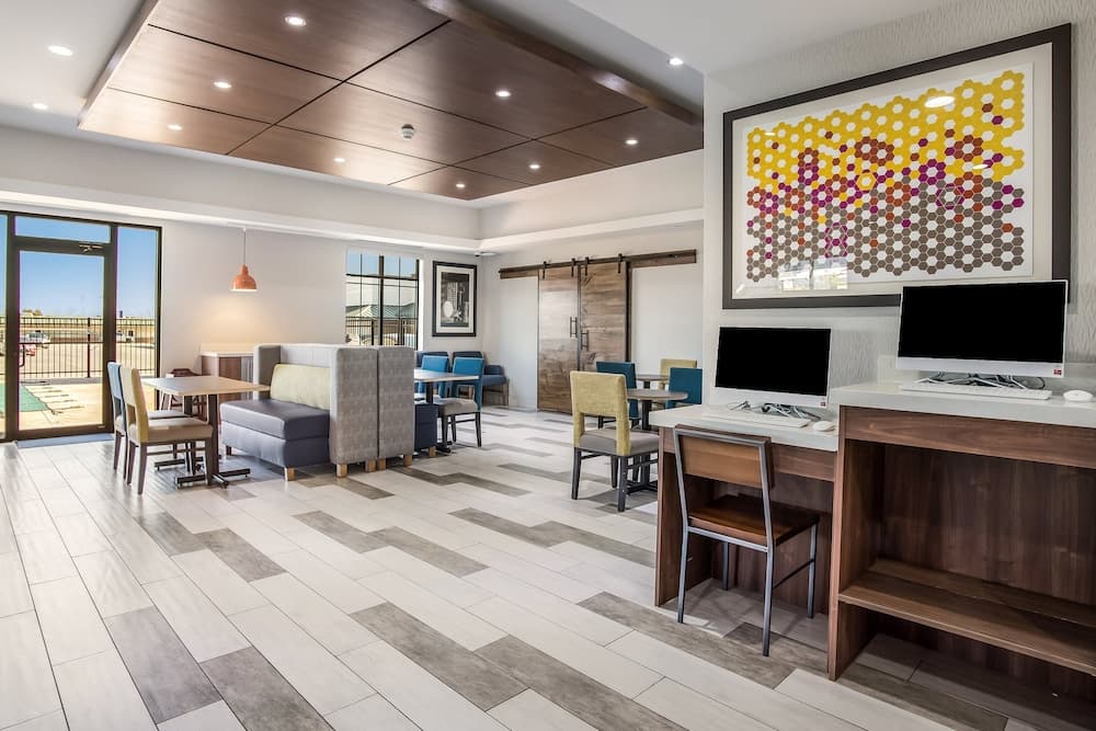 Holiday Inn Express & Suites Tulsa East - Catoosa by IHG