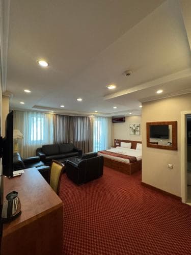 Royal Hotel