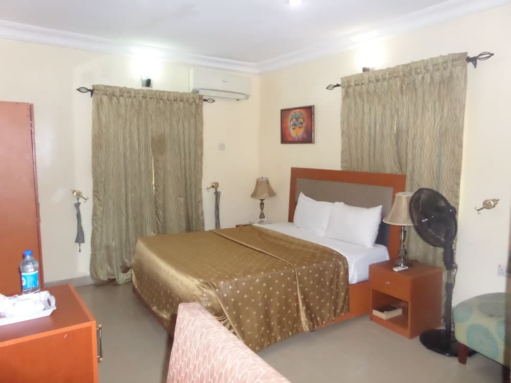 Adna Hotel