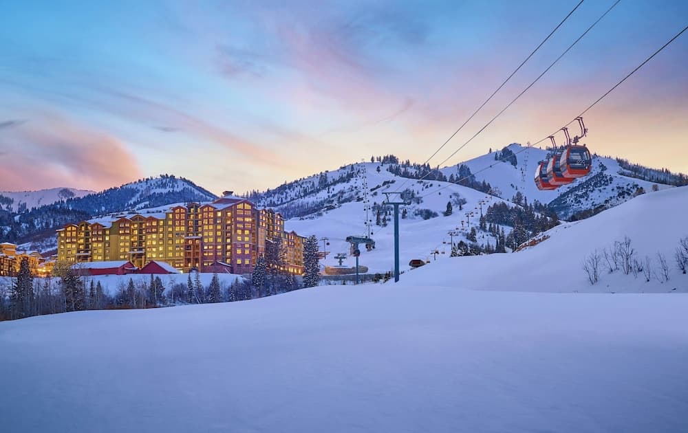 The Grand Summit Hotel in the Canyons Village - Walk to Ski Lift - Pool, Gym, Spa, More!