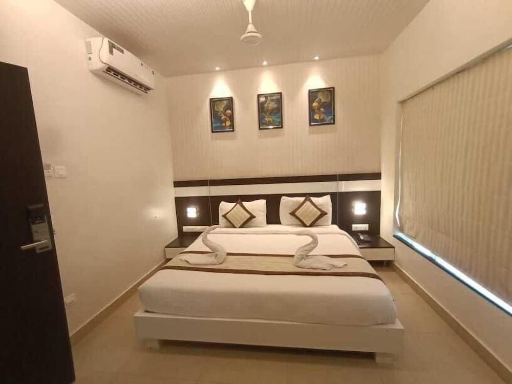 Yuvraj Palace Inn