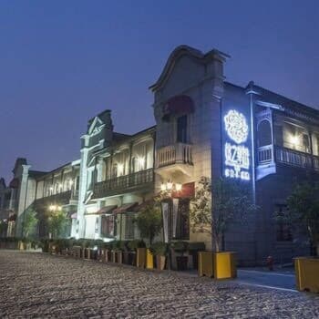 Peach Bloom Hotel
