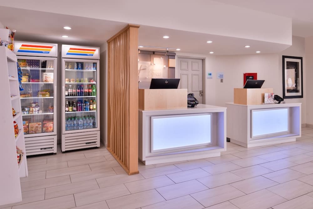 Holiday Inn Express Hotel & Suites Farmington by IHG