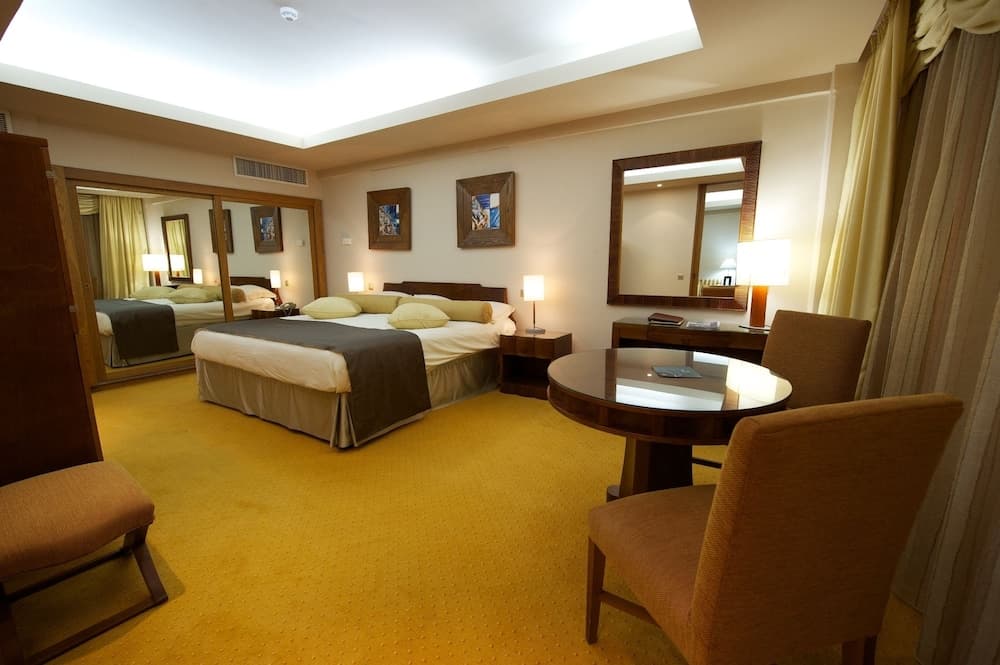 Adams Beach Hotel & Spa