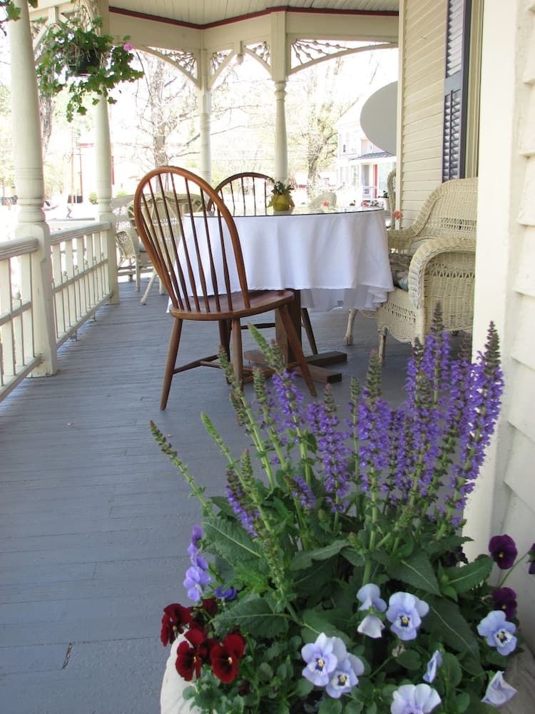 Rose Arbour Bed & Breakfast