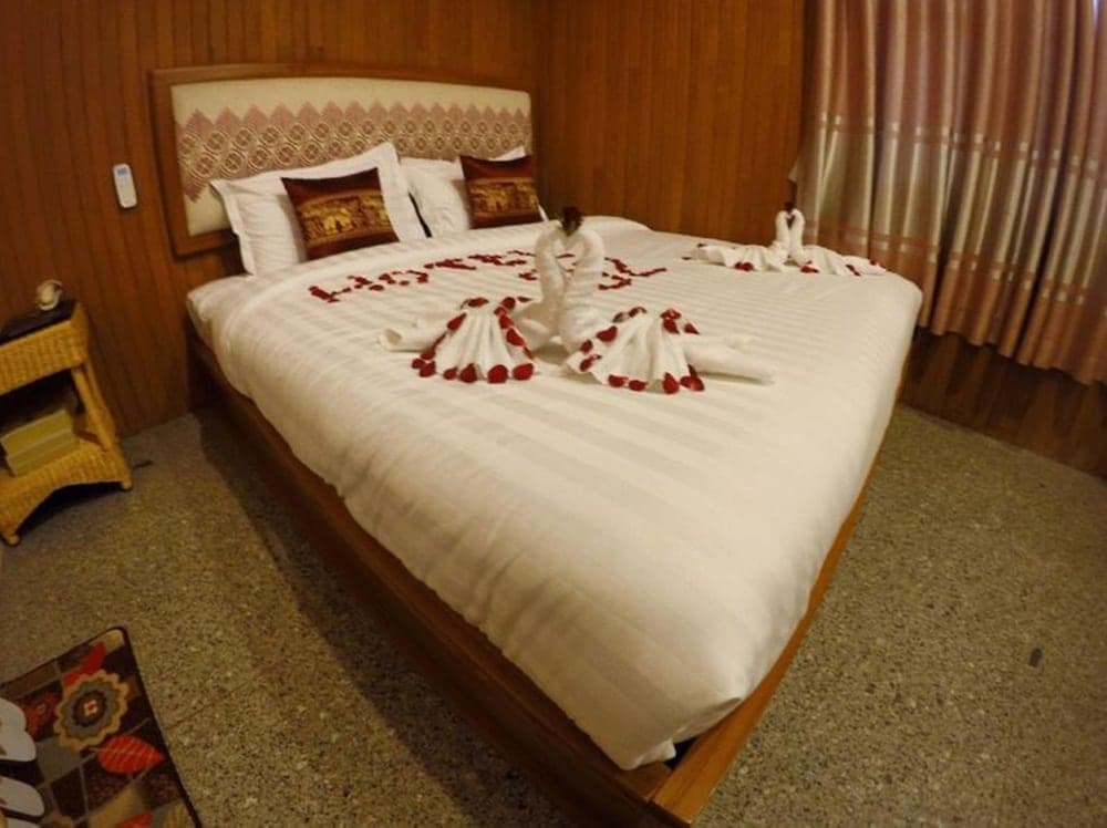 Hotel 82