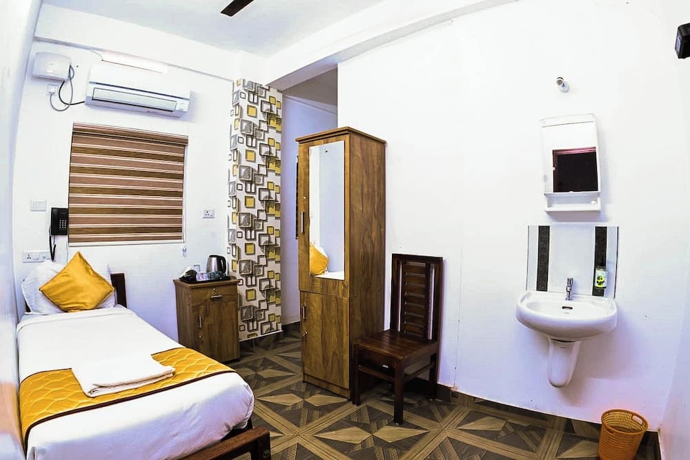 NIRUPAMA HOTEL ALUVA