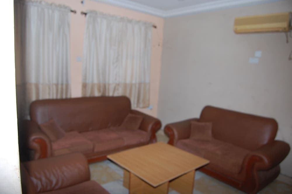 Yseg Hotel