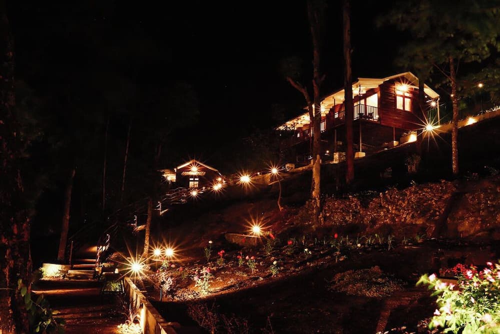 Hilltop Munnar by Fracspace
