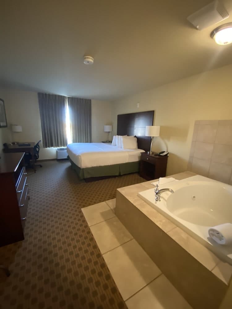 Cobblestone Hotel & Suites Broken Bow NE