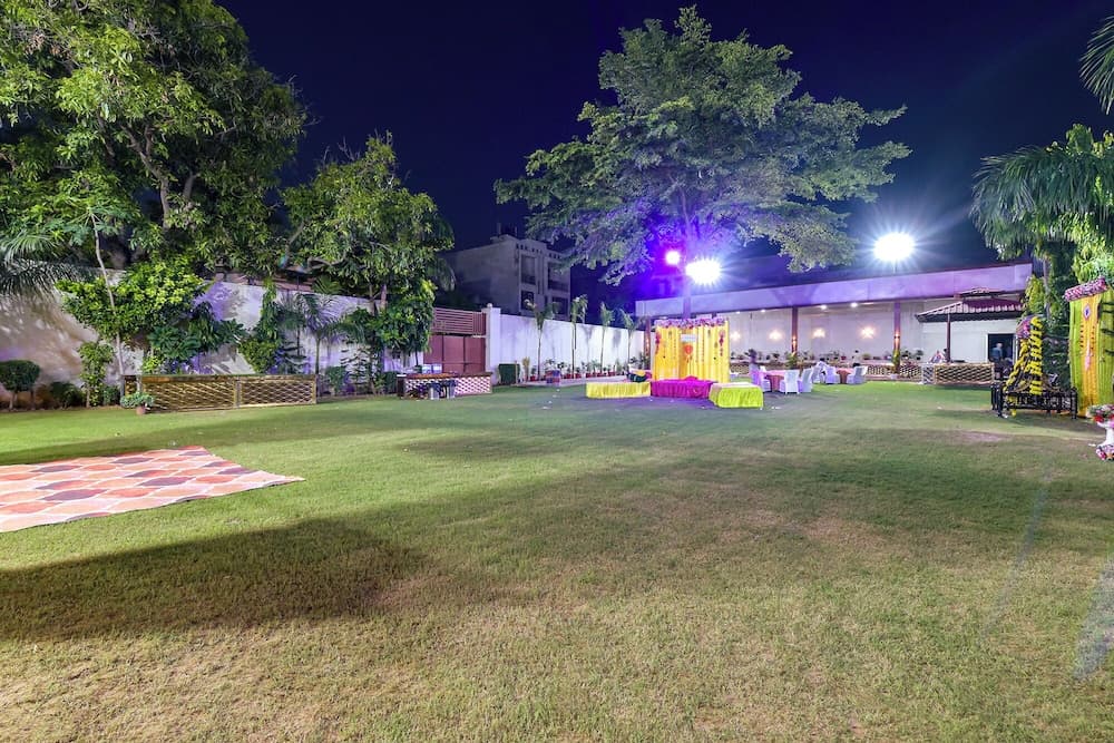 Fabhotel Shiv Palace