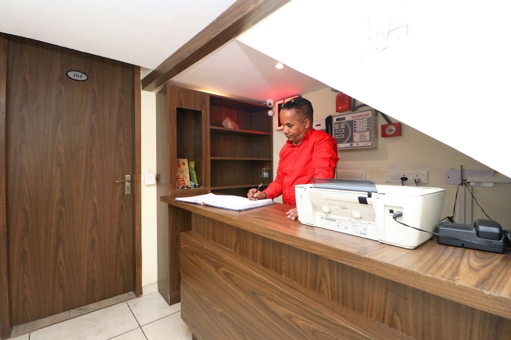 OYO 38616 Hotel Jeevak