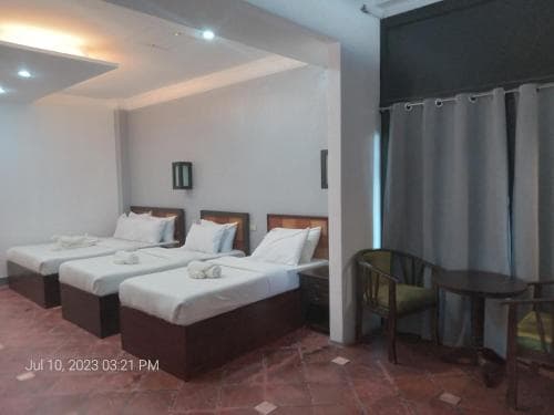 Dumaguete Seafront Hotel