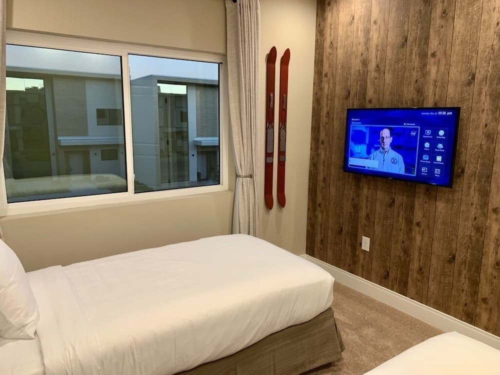 3 Bedroom- 3,5 Bathroom Magic Village 7591 Bd