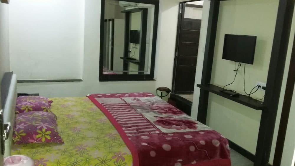 Hotel Divya palace & Restaurent